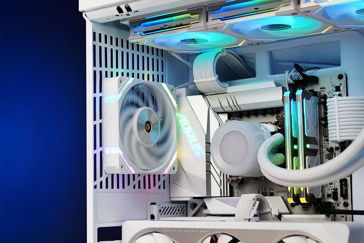 HYTE + battlerigs Y7 Touch