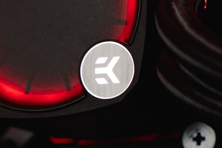 HYTE customs Y70 red