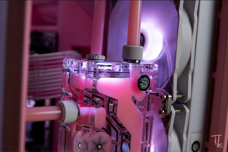 HYTE x techlinmod Y70